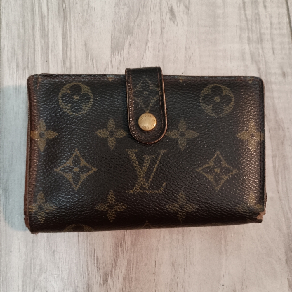 Louis Vuitton Brown Monogram Canvas kisslock Wallet